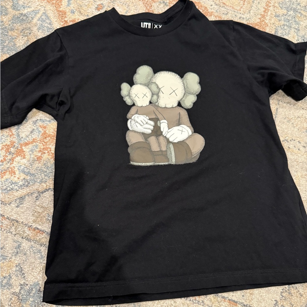 KAWS x Uniqlo Companion Limited Exclusive UT Graphic‎ Black T-Shirt